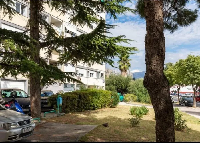 Sena Apartment Split